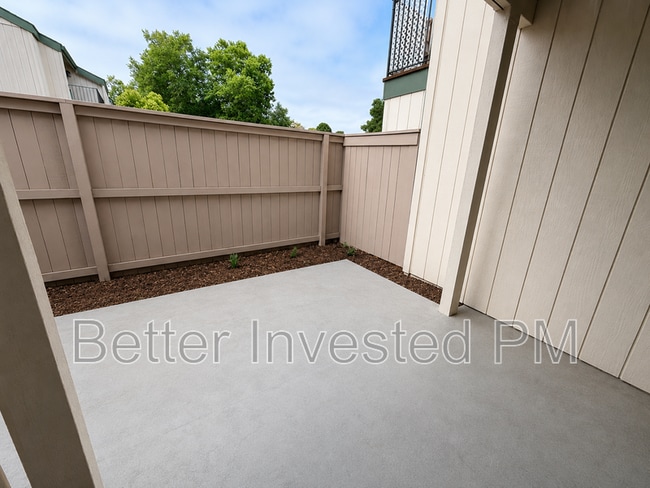Building Photo - 1706 Glenbrook Dr