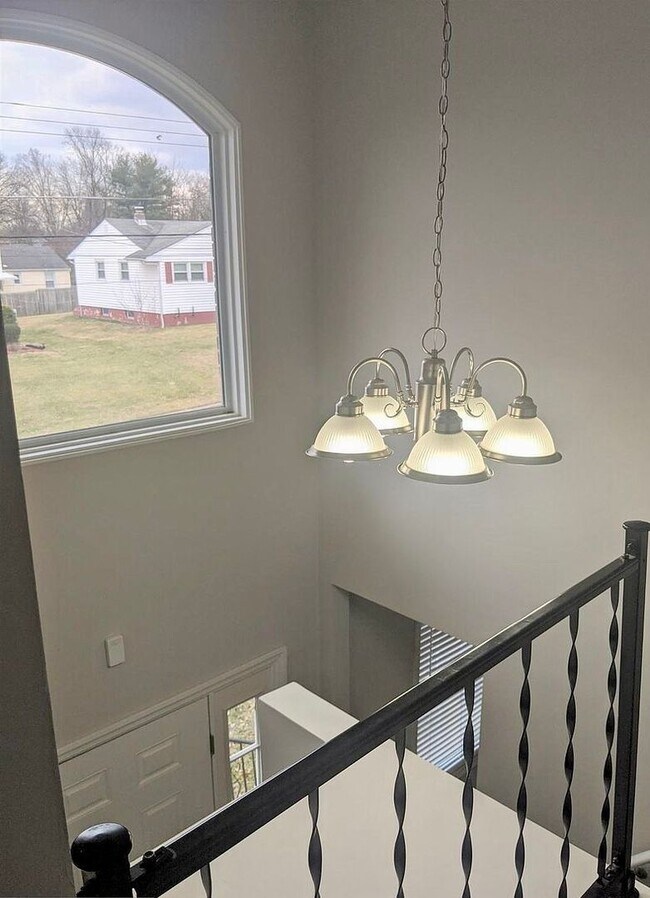 Building Photo - 254 Upland Ave