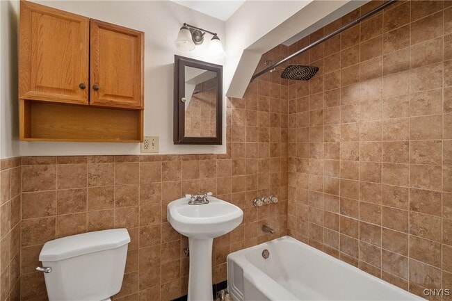 Building Photo - 319-25 N Salina St