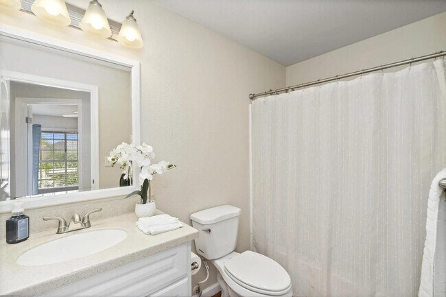 Building Photo - 160 Keonekai Rd