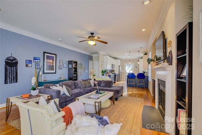 Building Photo - 909 Woodruff Pl