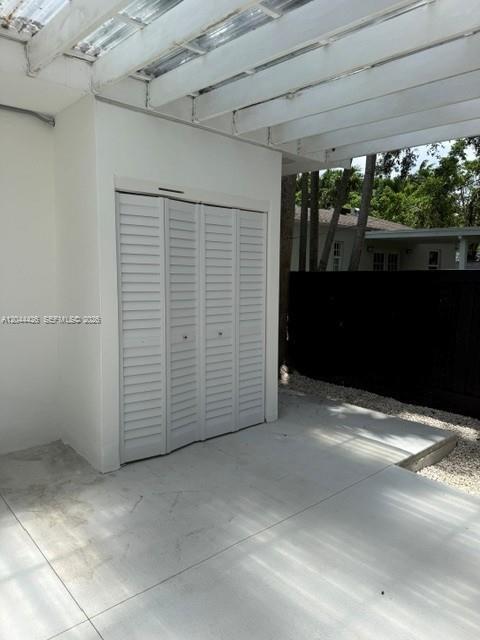 Building Photo - 1047 NE 84th St