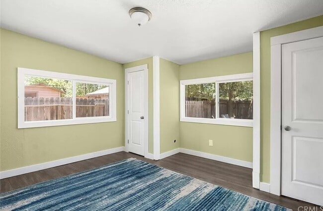 Building Photo - Charming 3-Bedroom Downtown Home with Back...