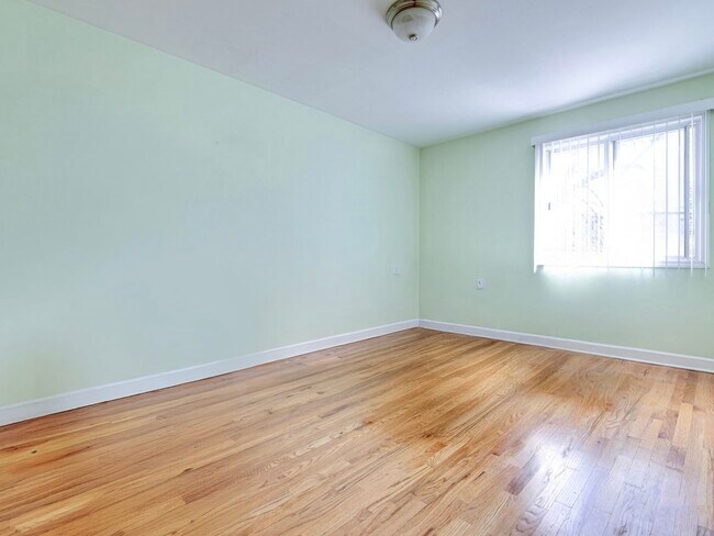 Building Photo - 615 Quincy Bridge Ln