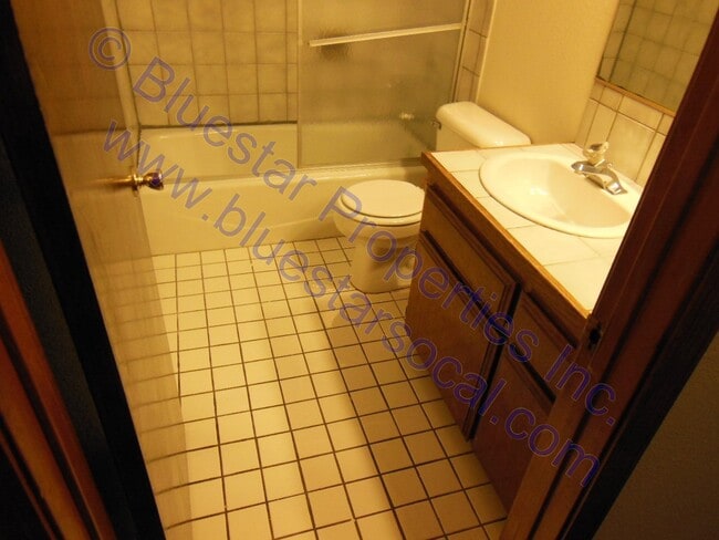 Building Photo - Just Listed!! 2 Bedroom 2 Bathroom Single ...