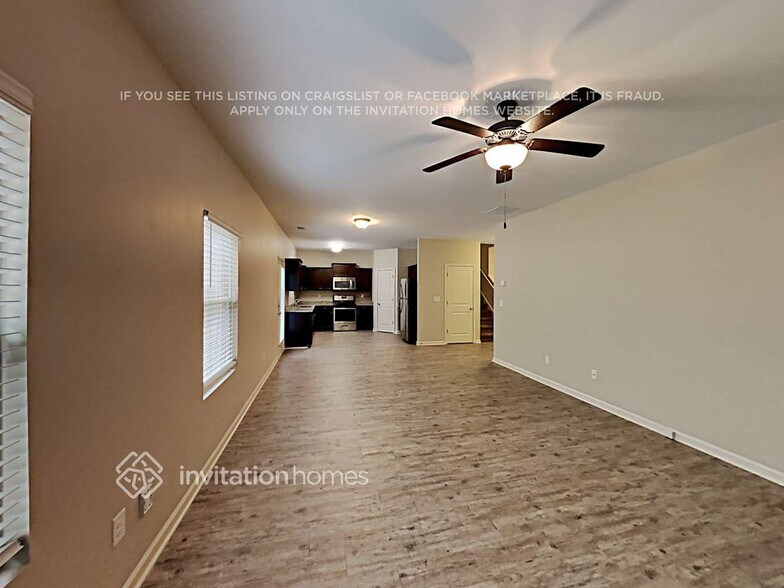 Building Photo - 3729 Pamela Dr SE