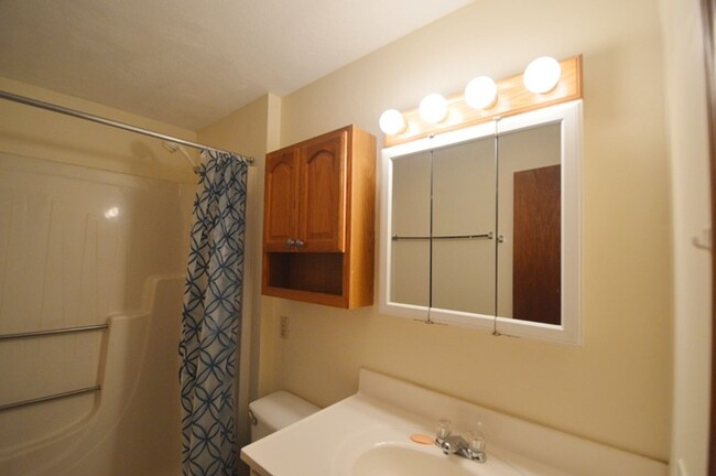 Building Photo - Holden: 2 Bed 1 Bath, Heat & Hot Water Inc...