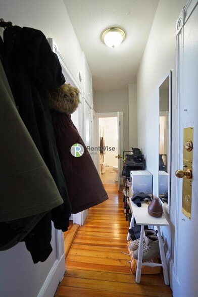 Building Photo - 56 Gardner St