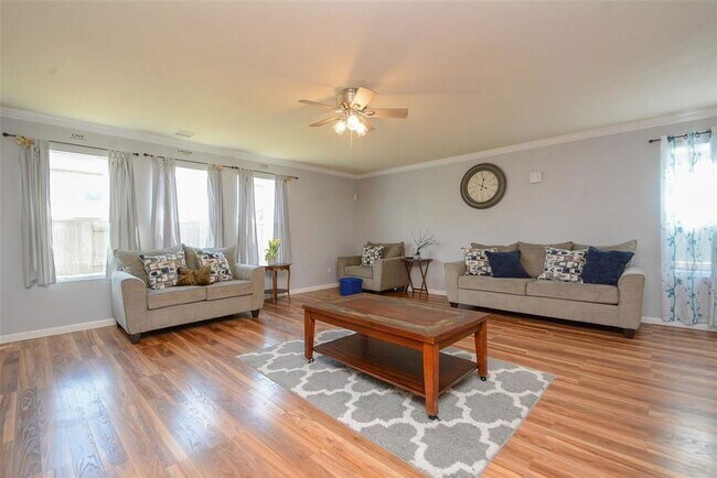 Building Photo - 9930 Swallow Dr
