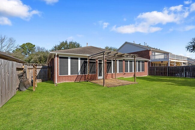 Building Photo - 16727 Sonoma Del Norte Dr