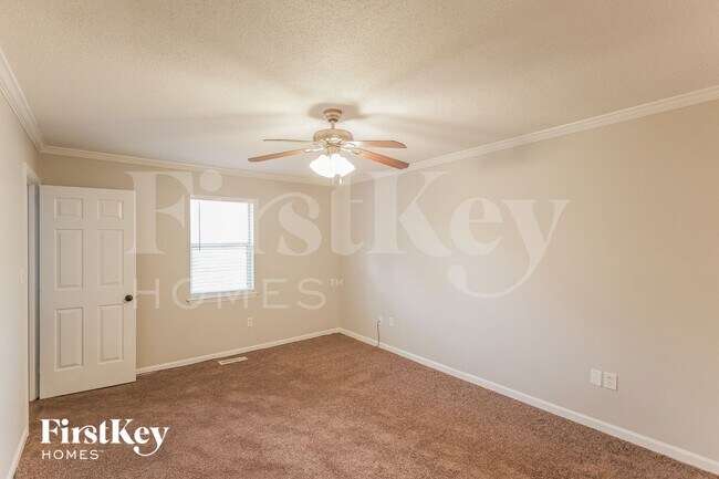 Building Photo - 4602 Hollow Ln