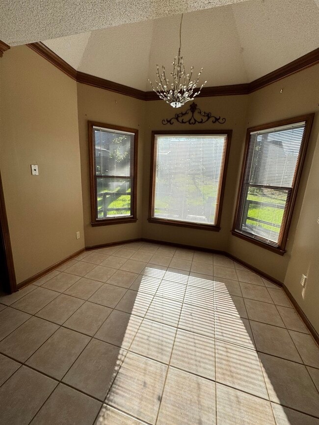 Building Photo - 2025 Mt Badon Ln