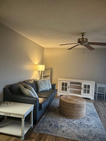 Building Photo - 164-311 Hanging Rock Villas