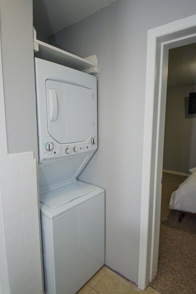 In unit laundry - washer & dryer - 913 Sumter St