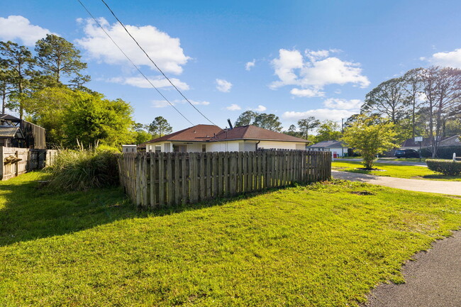 Building Photo - 1517 Kruse Dr