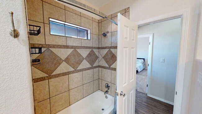 Building Photo - 3-Bedroom/2.5-Bathroom in Alamogordo, NM
