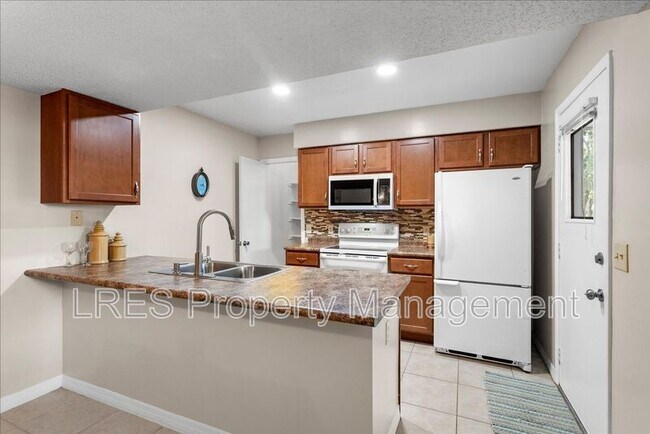 Building Photo - 4600 Lighthouse Cir