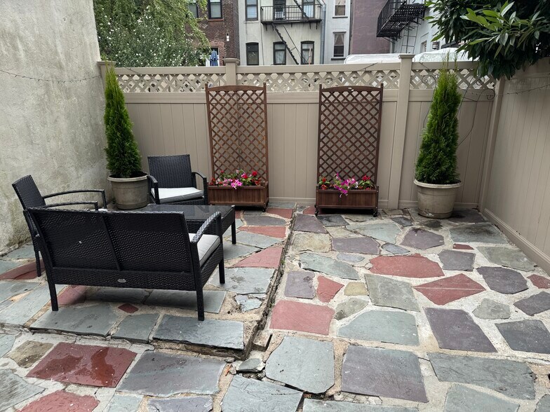Primary Photo - 138 Garden St
