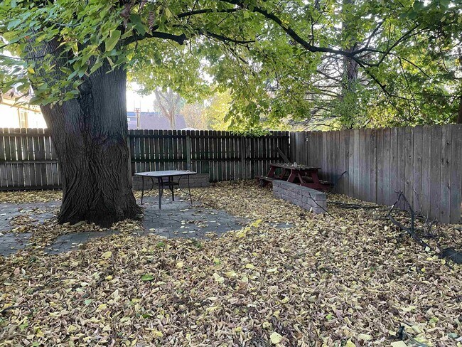 Building Photo - 1740 Park St