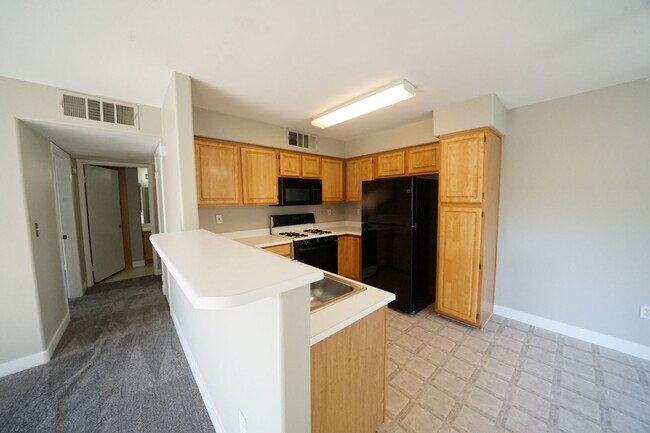 Building Photo - 5710 E Tropicana Ave