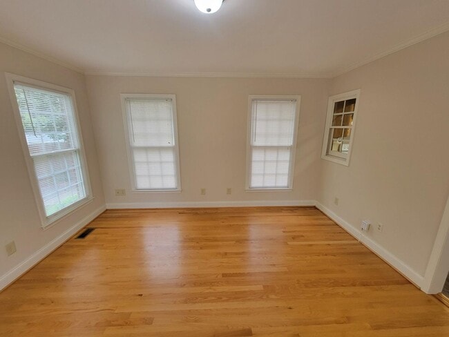 Building Photo - For Rent: Charming 2-Bedroom Brick Home in...