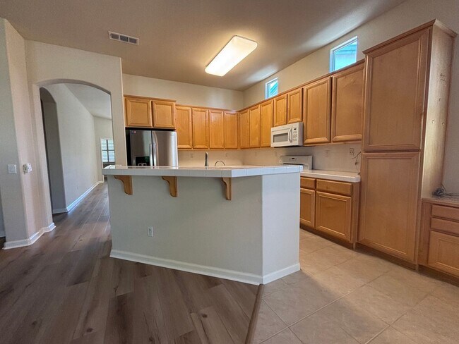 Building Photo - Gorgeous 3 Bed 2.5 Bath with SOLAR! 55+ Community