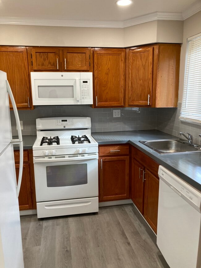 Building Photo - 1605 Addison Rd S