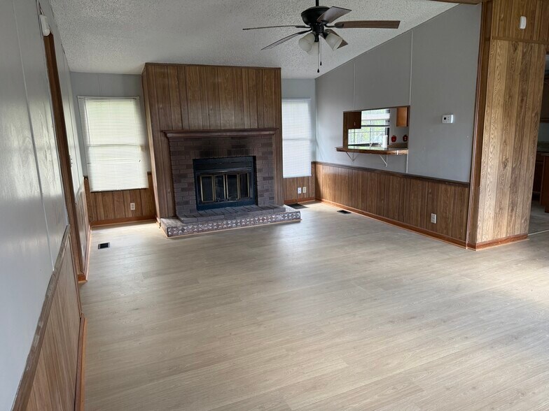 Building Photo - 970 Whippoorwill Way