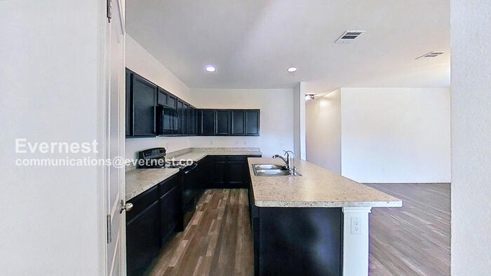 Building Photo - 400 Seneca Loop