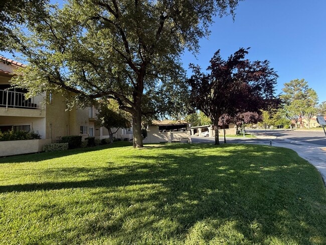 Building Photo - Jess Ranch- Brookhollow Condo, 55+ Communi...