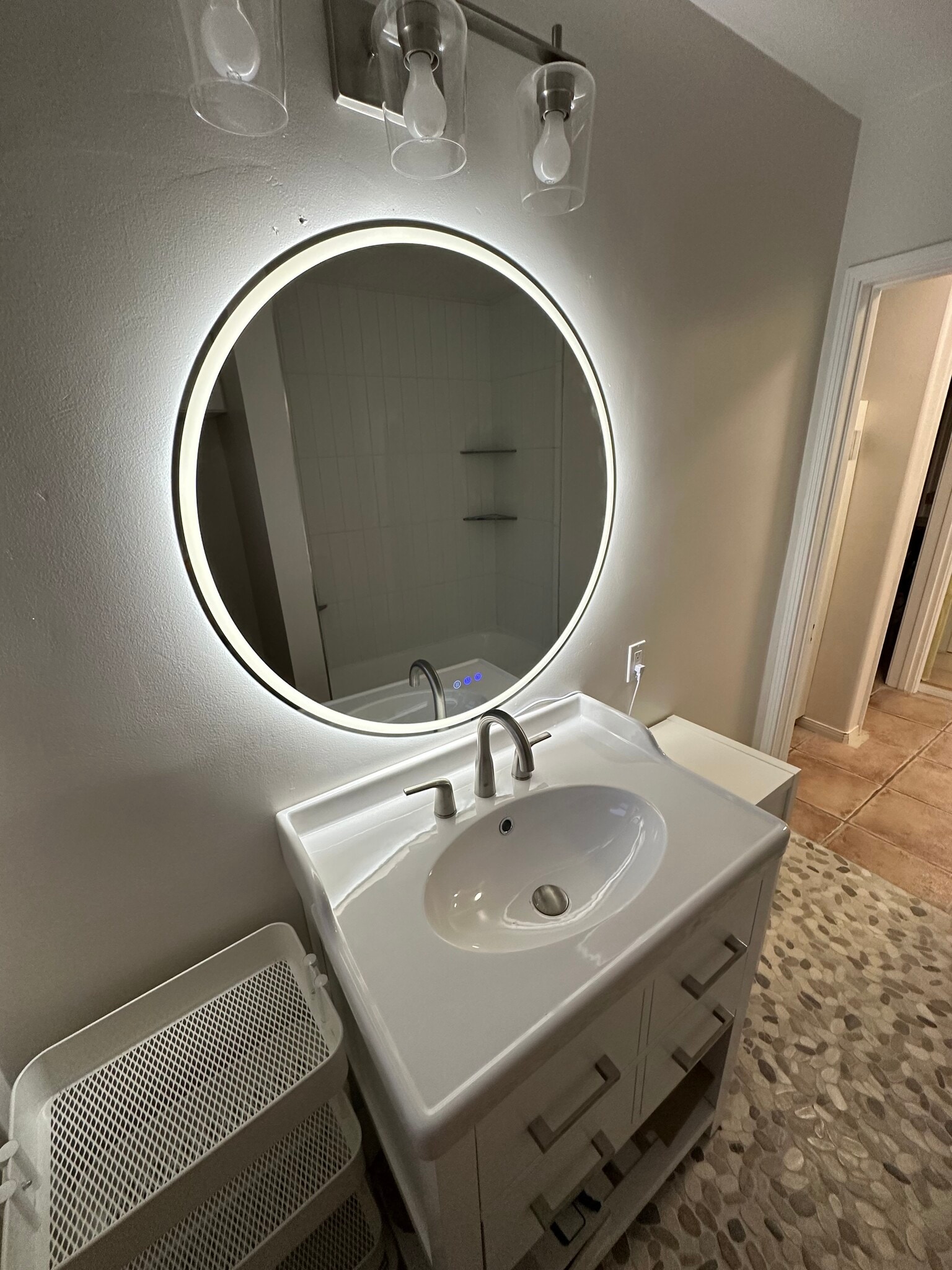 Hallway Full Bathroom - 1033 Pearl St