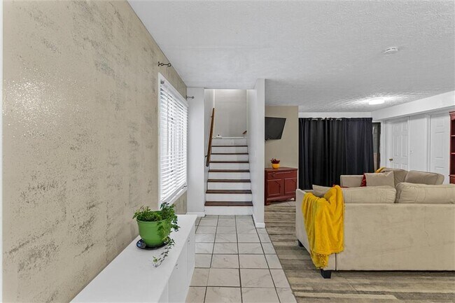 Building Photo - 5547 Circlestone Ln