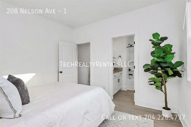 Building Photo - 208 Nelson Ave