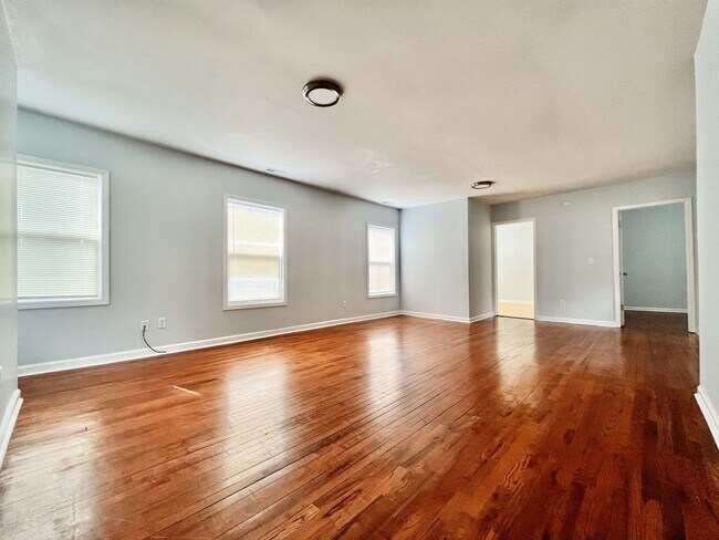 Building Photo - 538 Fremont Ave NW