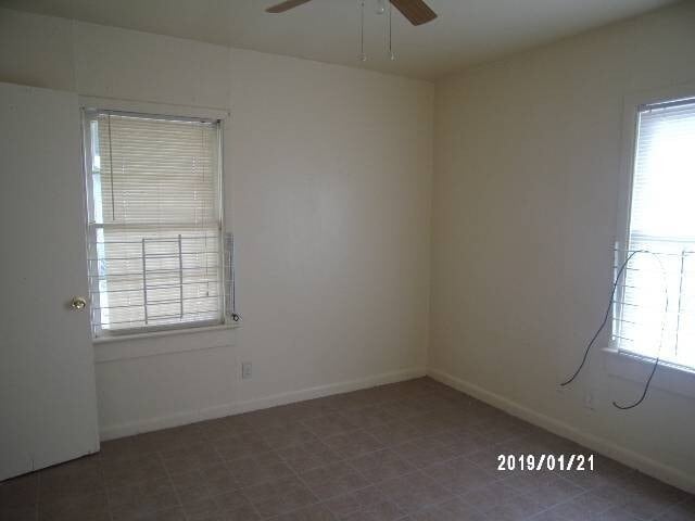 Building Photo - 3 bdrm 1 bath