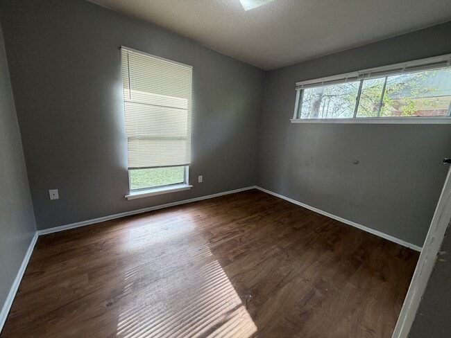 Building Photo - 2950 Hillcrest Dr