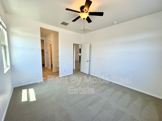 Building Photo - 17875 N Pietra Rd