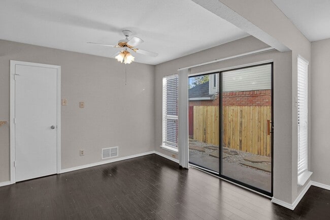 Building Photo - 7640 Kings Ridge Rd