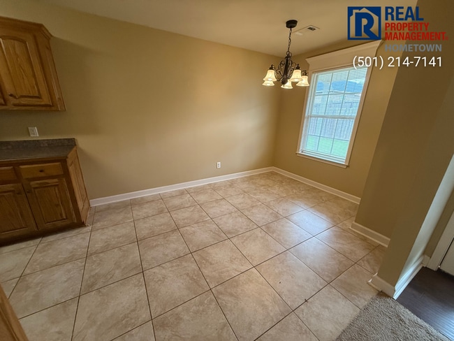 Building Photo - 1609 White Oak Cir