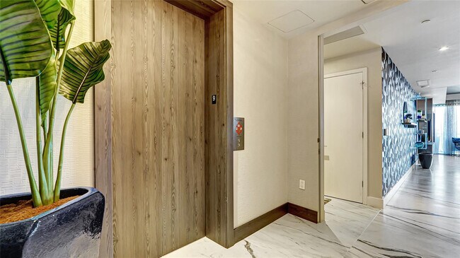 Building Photo - 2200 N Ocean Blvd