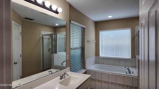 Building Photo - 1060 Beckingham Dr
