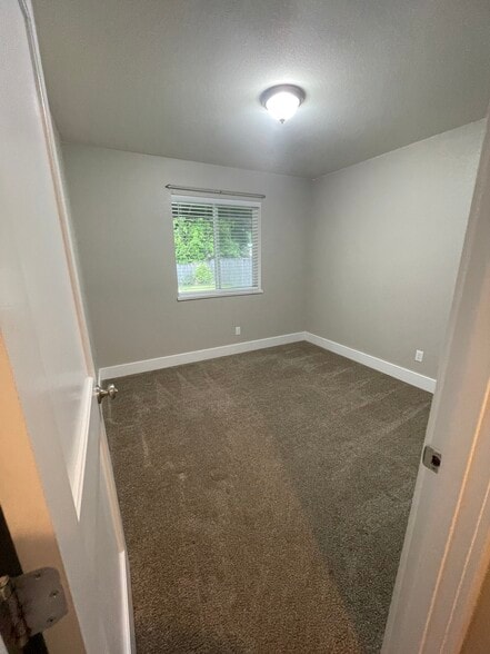 Building Photo - 627 N 3rd St