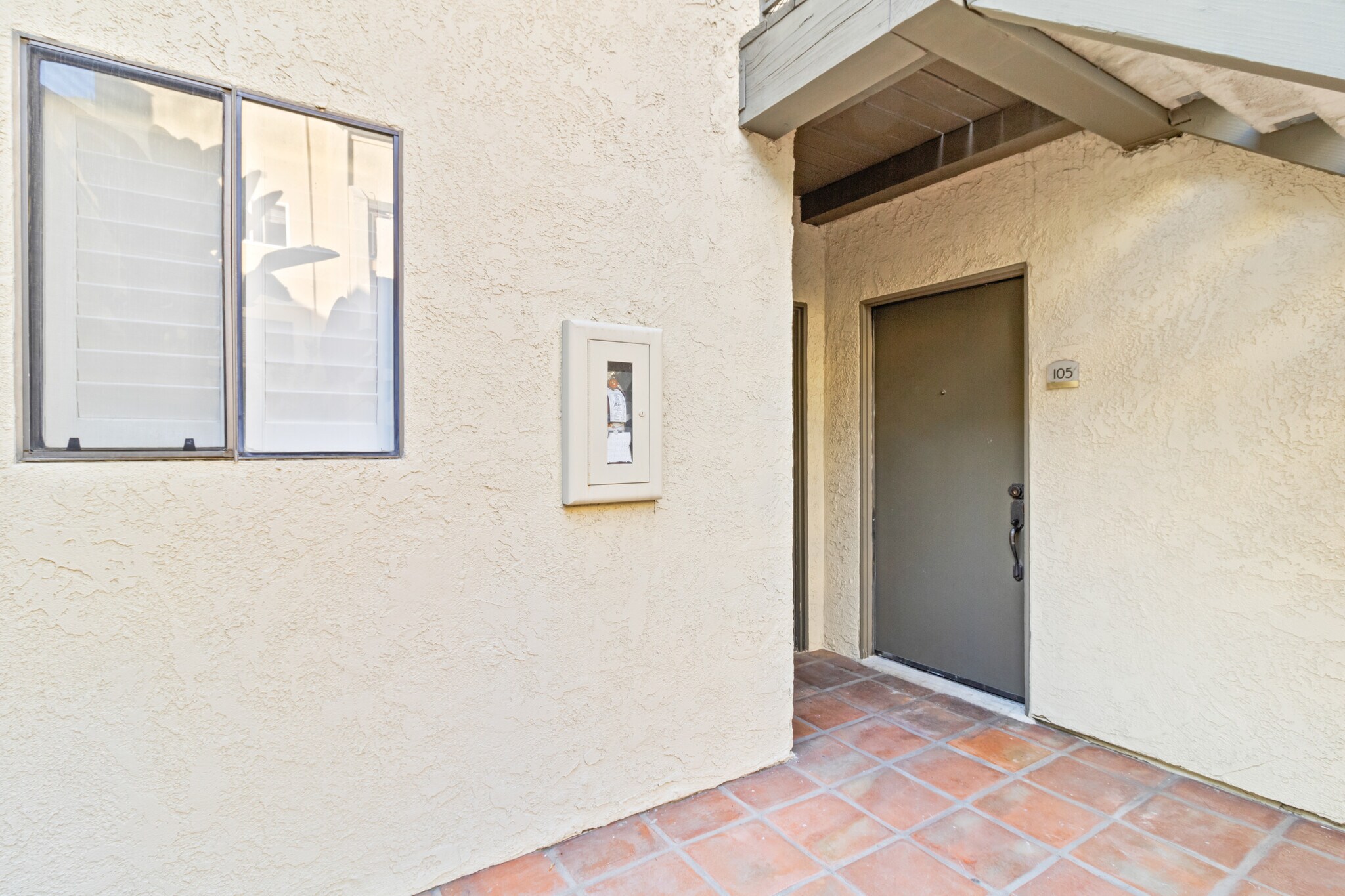 Building Photo - 64 N Mar Vista Ave