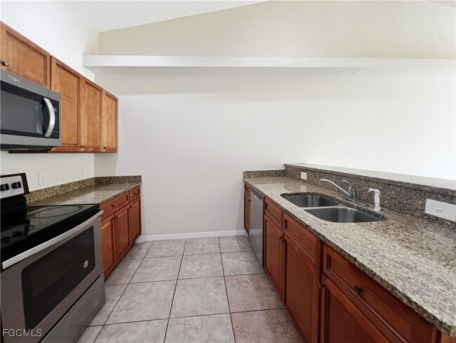 Building Photo - 111 SE 2nd Ave