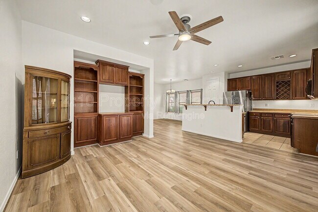 Building Photo - 6355 W Sophie Ln