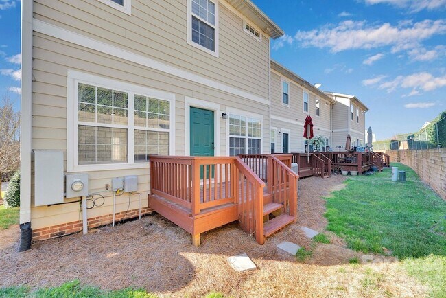 Building Photo - 163 Forest Ridge Rd