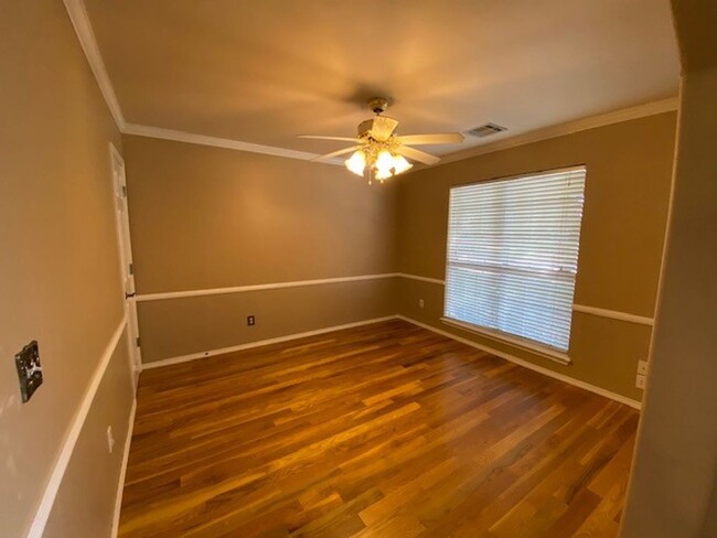 Building Photo - 3 Bed, 2 Bath + Office | Jenks, OK | $2200...