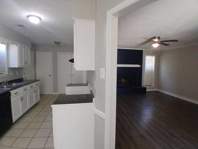 Building Photo - Charming 3BR/2BA in Riverdale | Modern LVP