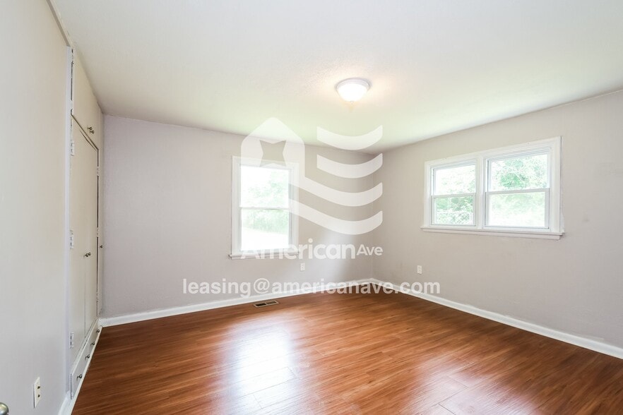 Building Photo - 1044 Farmview Dr