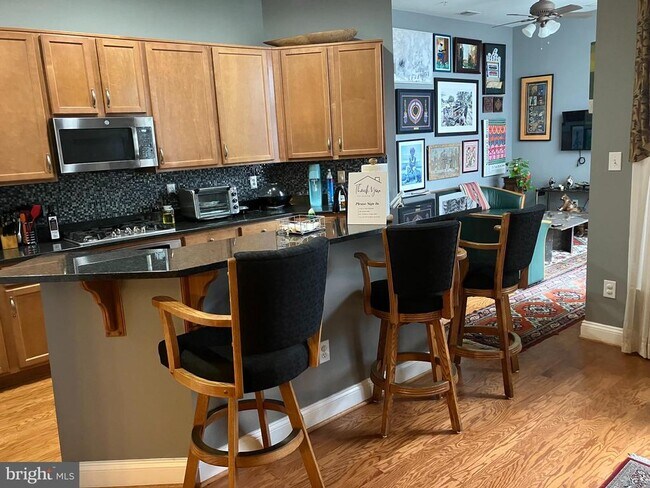 Building Photo - 913 Pleasant Dr